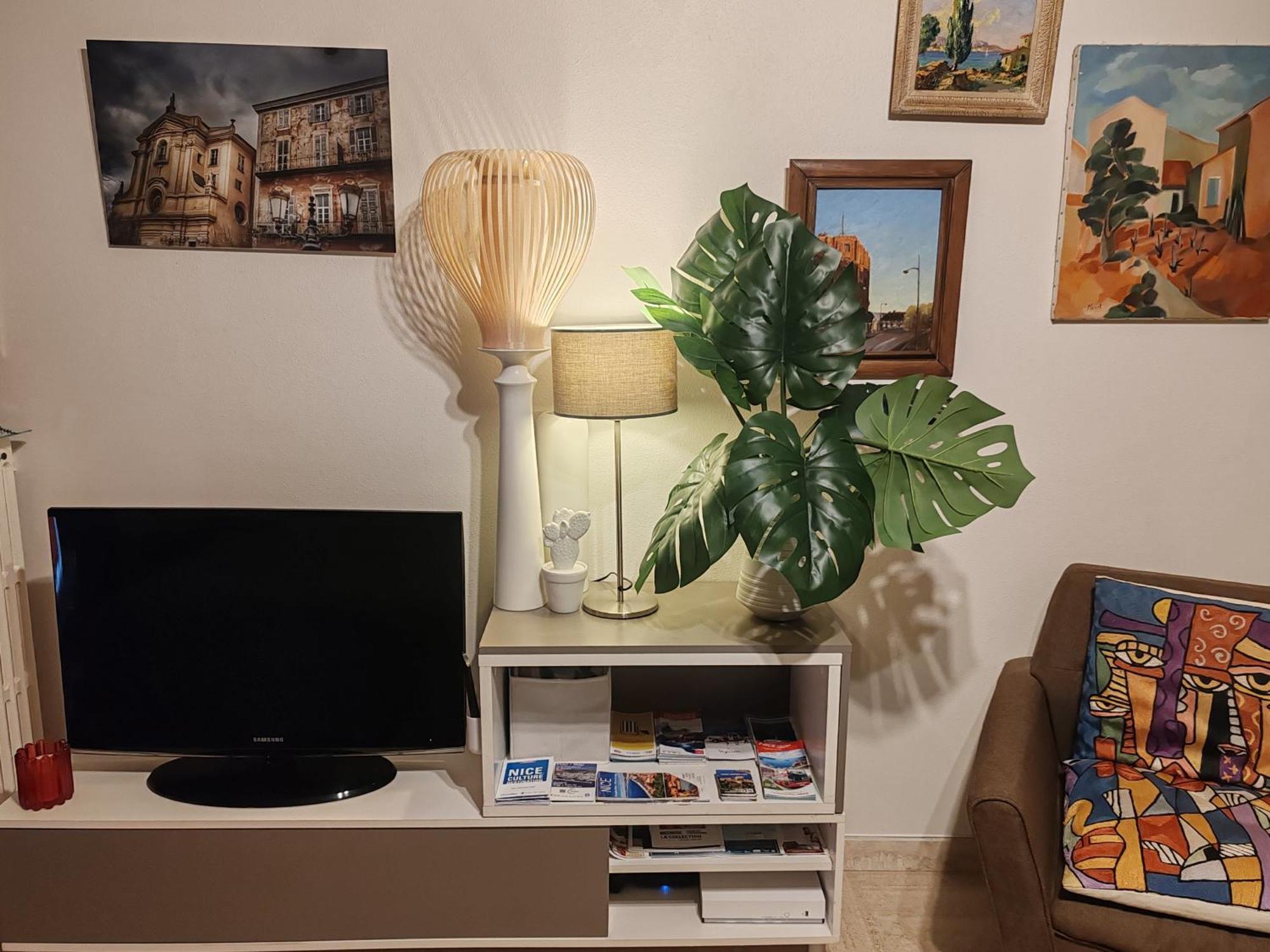 Central Studio Ница Екстериор снимка